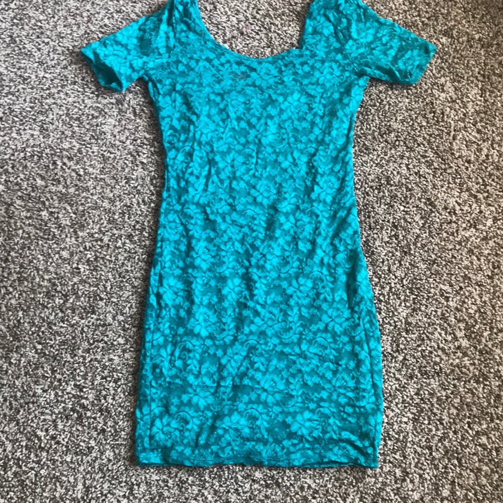 Scoop neck lace dress
